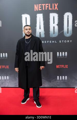 Babo, Premiere in der Astor Film Lounge, Berlino, 24.10.2025 Deniz Ercan bei der Premiere des Netflix Films Babo in der Astor Film Lounge Berlino, 24 ore 10.2025. Berlin Astor Film Lounge *** Babo, prima all'Astor Film Lounge di Berlino, 24 10 2025 Deniz Ercan alla prima del film Netflix Babo all'Astor Film Lounge di Berlino il 24 10 2025 Berlin Astor Film Lounge Copyright: XBenxKriemannx Foto Stock