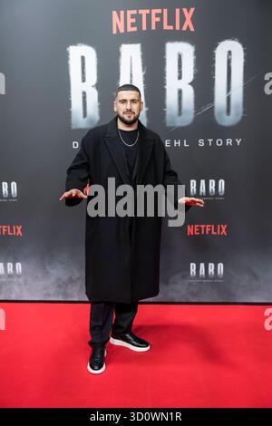 Babo, Premiere in der Astor Film Lounge, Berlino, 24.10.2025 Deniz Ercan bei der Premiere des Netflix Films Babo in der Astor Film Lounge Berlino, 24 ore 10.2025. Berlin Astor Film Lounge *** Babo, prima all'Astor Film Lounge di Berlino, 24 10 2025 Deniz Ercan alla prima del film Netflix Babo all'Astor Film Lounge di Berlino il 24 10 2025 Berlin Astor Film Lounge Copyright: XBenxKriemannx Foto Stock