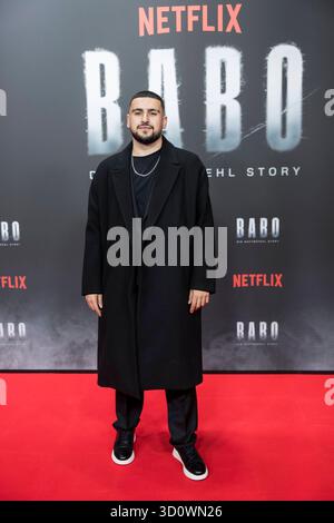 Babo, Premiere in der Astor Film Lounge, Berlino, 24.10.2025 Deniz Ercan bei der Premiere des Netflix Films Babo in der Astor Film Lounge Berlino, 24 ore 10.2025. Berlin Astor Film Lounge *** Babo, prima all'Astor Film Lounge di Berlino, 24 10 2025 Deniz Ercan alla prima del film Netflix Babo all'Astor Film Lounge di Berlino il 24 10 2025 Berlin Astor Film Lounge Copyright: XBenxKriemannx Foto Stock