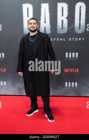 Babo, Premiere in der Astor Film Lounge, Berlino, 24.10.2025 Deniz Ercan bei der Premiere des Netflix Films Babo in der Astor Film Lounge Berlino, 24 ore 10.2025. Berlin Astor Film Lounge *** Babo, prima all'Astor Film Lounge di Berlino, 24 10 2025 Deniz Ercan alla prima del film Netflix Babo all'Astor Film Lounge di Berlino il 24 10 2025 Berlin Astor Film Lounge Copyright: XBenxKriemannx Foto Stock