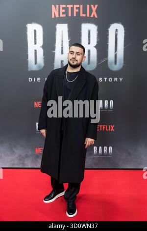 Babo, Premiere in der Astor Film Lounge, Berlino, 24.10.2025 Deniz Ercan bei der Premiere des Netflix Films Babo in der Astor Film Lounge Berlino, 24 ore 10.2025. Berlin Astor Film Lounge *** Babo, prima all'Astor Film Lounge di Berlino, 24 10 2025 Deniz Ercan alla prima del film Netflix Babo all'Astor Film Lounge di Berlino il 24 10 2025 Berlin Astor Film Lounge Copyright: XBenxKriemannx Foto Stock