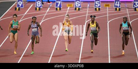 Torrie Lewis dell'Australia, SHa'Carri Richardson degli Stati Uniti, Gina Lűckenkemper della Germania e Shericka Jackson della Giamaica che gareggiano nei 100 m delle donne Foto Stock