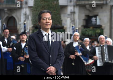 Oviedo, Spagna. 24 ottobre 2025. La famiglia reale spagnola, le principesse Leonor e Sofia, il re Felipe e la regina Letizia con la regina Emerito Sofia arrivano al Teatro Campoamor per la cerimonia di premiazione della principessa delle Asturie insieme ad altri vincitori del premio. (Foto di Mercedes Menendez/Pacific Press) credito: Pacific Press Media Production Corp./Alamy Live News Foto Stock