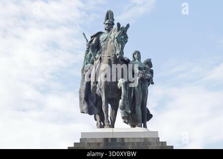 Statua equestre del Kaiser Wilhelm Memorial al Deutsches Eck di Coblenza Foto Stock
