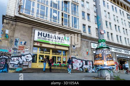Humana Secondhand Kaufhaus al Frankfurter Tor a Berlino-Friedrichshain, Germania. Foto Stock