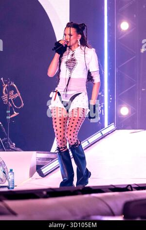 Nina Chuba Live Beim Auftakt Ihrer Arena Tour 2025 A Der Messehalle nina-chuba-live-beim-auftakt-ihrer-arena-tour-2025-a-der-messehalle