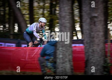Heerde, Paesi Bassi. 25 ottobre 2025. L'olandese Joris Nieuwenhuis raffigurato in azione durante la gara d'élite maschile della Croce esatta, tappa 3 (su 7) nella gara di ciclocross Exact Cross, a Heerde, sabato 25 ottobre 2025. BELGA FOTO DAVID PINTENS credito: Belga News Agency/Alamy Live News Foto Stock