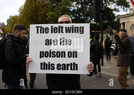 Marble Arch, Londra, Regno Unito. 25 ottobre 2025. UKIP marcia attraverso Kensington fino a Marble Arch, Londra, Regno Unito credito: Richard Bayfield/Alamy Live News Foto Stock