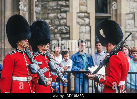 Cambio della guardia. Castello di Windsor. Windsor. Berkshire, Inghilterra Foto Stock