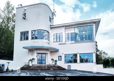 Oslo, Norvegia - 12 settembre 2025: Il ristorante Ekeberg sopra Oslo in Norvegia il ristorante è stato progettato dall'architetto Lars Backer nel 1927 Foto Stock