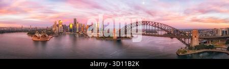 Vista dall'alto del sole sul lungomare del CBD di Sydney dalla North Shore. Foto Stock