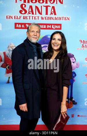 Mission Santa - Ein Elf rettet Weihnachten , Premiere im Kino in der Kulturbrauerei, Berlino, 25.10.2025 Kai Wiesinger und Bettina Zimmermann bei einem Special Screening von MISSION SANTA - EIN ELF RETTET WEIHNACHTEN in der Kulturbrauerei in Berlin am 25.10.2025 Berlin Kino in der Kulturbrauerei **** Mission SANTA Ein Elf RETTET WEIHNACHTEN WEIHNACHTEN, 25 10 2025 Kai Wiesinger e Bettina Zimmermann in una proiezione speciale della MISSIONE SANTA EIN ELF RETTET WEIHNACHTEN presso la Kulturbrauerei di Berlino il 25 10 2025 Berlin Kino in der Kulturbrauerei Copyright: Xan Foto Stock