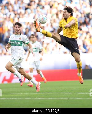 Sabadell, Barcellona, Spagna. 25 ottobre 2025. LEANDRO CABRERA ( Espanyol ) controlla la palla durante la Liga EA Sports tra Espanyol ed Elche CF allo stadio RCDE di Barcellona. (Credit Image: © Xavi Urgeles/ZUMA Press Wire) SOLO PER USO EDITORIALE! Non per USO commerciale! Foto Stock