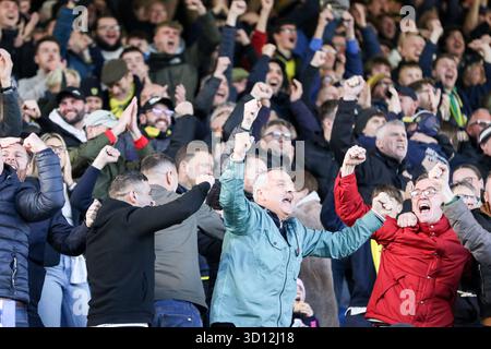 Sheffield, Regno Unito. 25 ottobre 2025. Tifosi dell'Oxford United durante la partita del Campionato EFL Sky Bet tra Sheffield Wednesday e Oxford United all'Hillsborough Stadium di Sheffield, Inghilterra, il 25 ottobre 2025. Credito: SPP Sport Press Photo. /Alamy Live News Foto Stock