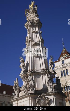 Replica della statua della Santissima Trinità, un pilastro della peste, originariamente eretta nel XVIII secolo, Szentharomsag ter, quartiere del castello, Budapest, Ungheria Foto Stock