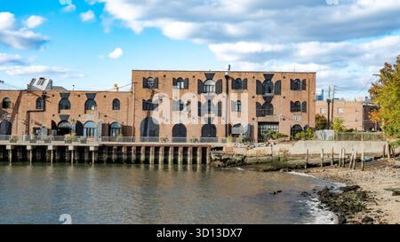 Brooklyn, New York, Stati Uniti, Waterfront Brick Warehouse a Red Hook, Brooklyn. Foto Stock