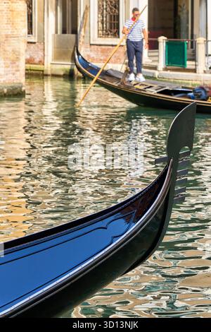 Primo piano di una gondola, bacino Orseolo, fondamenta Orseolo, San Marco, Venezia, Venezia, Veneto, Italia, Europa Foto Stock