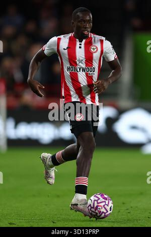Londra, Regno Unito. 25 ottobre 2025. Michael Kayode di Brentford durante la partita Brentford vs Liverpool Premier League al Gtech Community Stadium di Londra. Il credito per immagini dovrebbe essere: Paul Terry/Sportimage Credit: Sportimage Ltd/Alamy Live News Foto Stock
