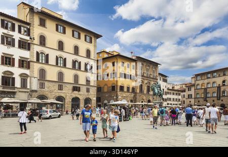 Firenze, Italia - 13 luglio 2015: Piazza della Signoria con statua equestre di Cosimo de' Medici, Firenze, Italia Foto Stock