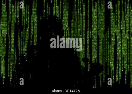Silhouette di uomo in verde dati digitali. Il simbolo di un hacker Foto Stock
