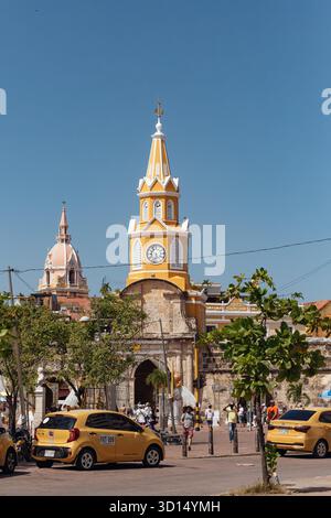Cartagena de Indias, Colombia - 16 dicembre 2023: L'iconica Torre del Reloj (Torre dell'Orologio) ingresso alla storica città fortificata di Cartagena de Indias. Foto Stock