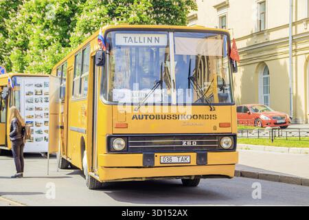 Mostra retrò di un vecchio veicolo a motore. Vecchio trasporto. Auto ricondizionate. Russia, San Pietroburgo 25 maggio 2019 Foto Stock