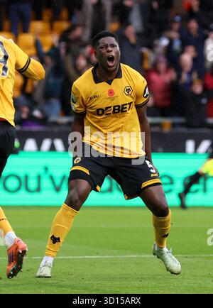 Marshall Munetsi dei Wolverhampton Wanderers celebra il secondo gol della squadra durante la partita di Premier League al Molineux Stadium di Wolverhampton. Data foto: Domenica 26 ottobre 2025. Foto Stock