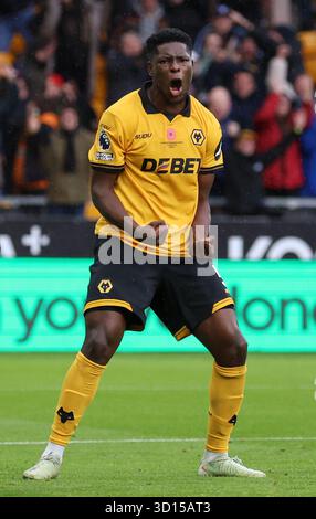 Marshall Munetsi dei Wolverhampton Wanderers celebra il secondo gol della squadra durante la partita di Premier League al Molineux Stadium di Wolverhampton. Data foto: Domenica 26 ottobre 2025. Foto Stock