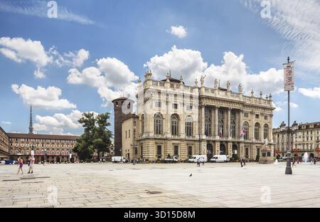Torino, Italia - 13 luglio 2016: Piazza Castello - centro storico di Torino, Italia Foto Stock