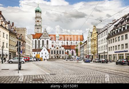 Augusta, Germania - 09 maggio 2017: Municipio di Augusta con Torre Perlach (Perlachturm). Augusta è una delle città più antiche della Germania Foto Stock