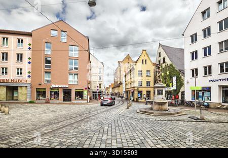 Augusta, Germania - 09 maggio 2017: Piazza Metzgplatz con fontana Giorgio, creata nel 1565 nel centro di Augusta. Germania Foto Stock