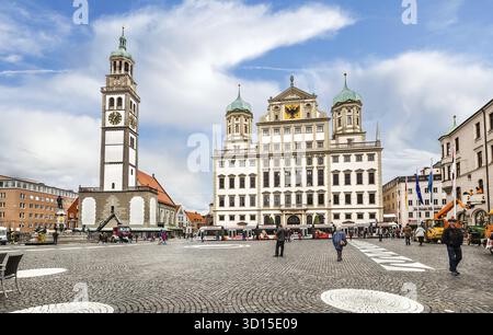 Augusta, Germania - 09 maggio 2017: Municipio di Augusta con Torre Perlach (Perlachturm). Augusta è una delle città più antiche della Germania Foto Stock