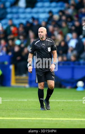 Hillsborough Stadium, Sheffield, Inghilterra - 25 ottobre 2025 arbitro Paul Tierney - durante la partita Sheffield Wednesday contro Oxford United, EFL Championship, 2025/26, Hillsborough Stadium, Sheffield, Inghilterra - 25 ottobre 2025 crediti: Arthur Haigh/WhiteRosePhotos/Alamy Live News Foto Stock