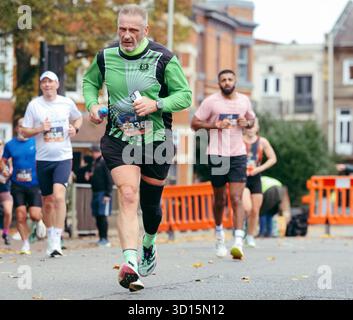 Victoria Park, Leicester, Regno Unito. 26 ottobre 2025. I corridori che hanno partecipato alla Leicester Half Marathon 2025 che si è svolta il 26 ottobre 2025 a Leicester, Victoria Park Credit: Andrew Sumner/Alamy Live News Foto Stock
