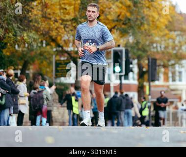 Victoria Park, Leicester, Regno Unito. 26 ottobre 2025. I corridori che hanno partecipato alla Leicester Half Marathon 2025 che si è svolta il 26 ottobre 2025 a Leicester, Victoria Park Credit: Andrew Sumner/Alamy Live News Foto Stock