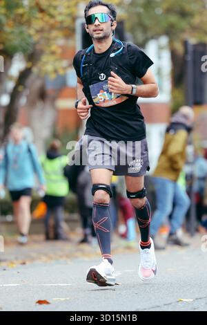Victoria Park, Leicester, Regno Unito. 26 ottobre 2025. I corridori che hanno partecipato alla Leicester Half Marathon 2025 che si è svolta il 26 ottobre 2025 a Leicester, Victoria Park Credit: Andrew Sumner/Alamy Live News Foto Stock