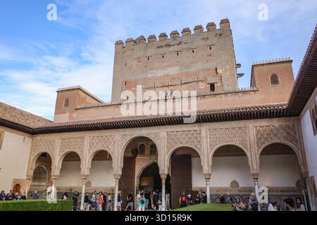 Granada, Spagna - 21 ottobre 2025: Corte dei mirtilli presso i Palazzi Nasridi, l'Alhambra Foto Stock