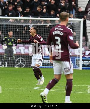 Tynecastle Park. Edimburgo, Scozia, Regno Unito. 26 ottobre 2025. Scottish Premiership Match Hearts vs Celtic . Alexandros Kyziridis di Hearts celebra il suo obiettivo Credit: eric mccowat/Alamy Live News Foto Stock