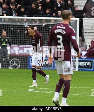 Tynecastle Park. Edimburgo, Scozia, Regno Unito. 26 ottobre 2025. Scottish Premiership Match Hearts vs Celtic . Alexandros Kyziridis di Hearts celebra il suo obiettivo Credit: eric mccowat/Alamy Live News Foto Stock