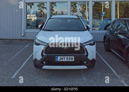 Horsbäck, Raasepori, Finlandia - 2 agosto. 2025: Toyota Corolla Cross parcheggiata. Foto Stock