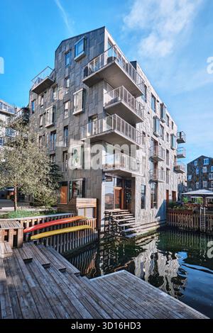 Oslo, Norvegia - 13 settembre 2025: Vista aerea dei moderni condomini nel centro di Bjorvika, Vannkunsten, vicino al porto Foto Stock