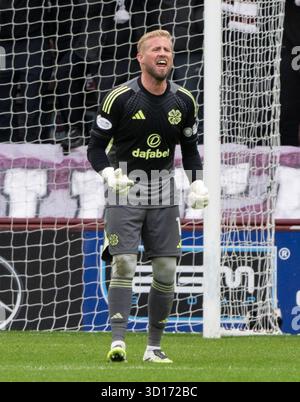 Edimburgo, Regno Unito. 26 ottobre 2025. Scottish Premiership - Heart of Midlothian FC vs Celtic FC Celtic portiere, Kasper Schmeichel, mentre Hearts affronta Celtic nella prima fase della Scottish Premiership al Tynecastle Park di Edimburgo, Regno Unito. Crediti: Ian Jacobs/Alamy Live News Foto Stock