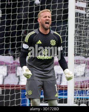 Edimburgo, Regno Unito. 26 ottobre 2025. Scottish Premiership - Heart of Midlothian FC vs Celtic FC Celtic portiere, Kasper Schmeichel, mentre Hearts affronta Celtic nella prima fase della Scottish Premiership al Tynecastle Park di Edimburgo, Regno Unito. Crediti: Ian Jacobs/Alamy Live News Foto Stock