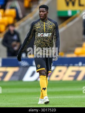 5, Marshall Munetsi del Wolverhampton Wanderers al warm up durante la partita di Premier League tra Wolverhampton Wanderers e Burnley a Molineux, Wolverhampton domenica 26 ottobre 2025. (Foto: Stuart Leggett | mi News) crediti: MI News & Sport /Alamy Live News Foto Stock