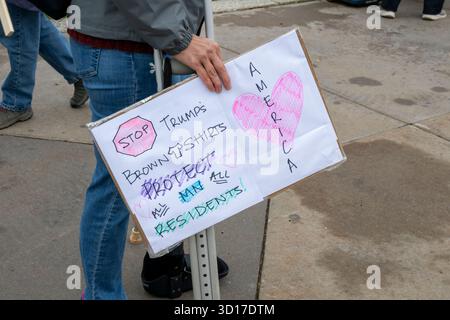 St. Paul, Minnesota. 25 ottobre 2025. Niente Trump niente truppe protesta. Ospitata dalla People's Action Coalition contro i dimostranti di Trump hanno espresso opposizioni Foto Stock