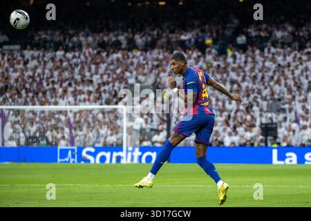 Madrid, Spagna. 26 ottobre 2025. Marcus Rashford del FC Barcelona visto in azione durante la partita EA SPORTS la Liga 2025-2026 tra Real Madrid e FC Barcelona, ​​played allo stadio Santiago Bernabéu. Punteggio finale: Real Madrid 2 - 1 FC Barcelona crediti: D. Canales Carvajal/Alamy Live News Foto Stock