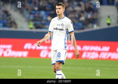 San Pietroburgo, Russia. 26 ottobre 2025. Victor Okishor (88) della Dinamo visto durante la partita di calcio della Premier League russa tra Zenit San Pietroburgo e Dynamo Mosca alla Gazprom Arena. Punteggio finale: Zenit 2:1 Dinamo. Credito: SOPA Images Limited/Alamy Live News Foto Stock