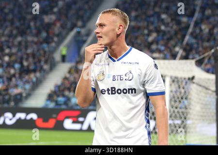 San Pietroburgo, Russia. 26 ottobre 2025. Konstantin Tyukavin (70) della Dinamo visto durante la partita di calcio della Premier League russa tra Zenit San Pietroburgo e Dinamo Mosca alla Gazprom Arena. Punteggio finale: Zenit 2:1 Dinamo. Credito: SOPA Images Limited/Alamy Live News Foto Stock
