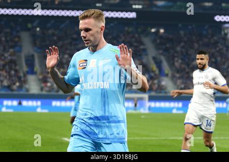 San Pietroburgo, Russia. 26 ottobre 2025. Maksim Glushenkov (10) di Zenit visto durante la partita di calcio della Premier League russa tra Zenit San Pietroburgo e Dinamo Mosca alla Gazprom Arena. Punteggio finale: Zenit 2:1 Dinamo. Credito: SOPA Images Limited/Alamy Live News Foto Stock