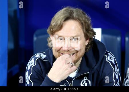 San Pietroburgo, Russia. 26 ottobre 2025. Valery Karpin, allenatore della Dinamo, visto durante la partita di calcio della Premier League russa tra Zenit San Pietroburgo e Dynamo Mosca alla Gazprom Arena. Punteggio finale: Zenit 2:1 Dinamo. Credito: SOPA Images Limited/Alamy Live News Foto Stock